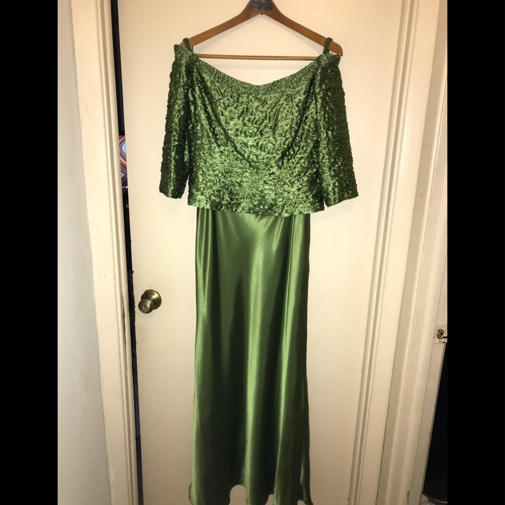 Green off shoulders grown